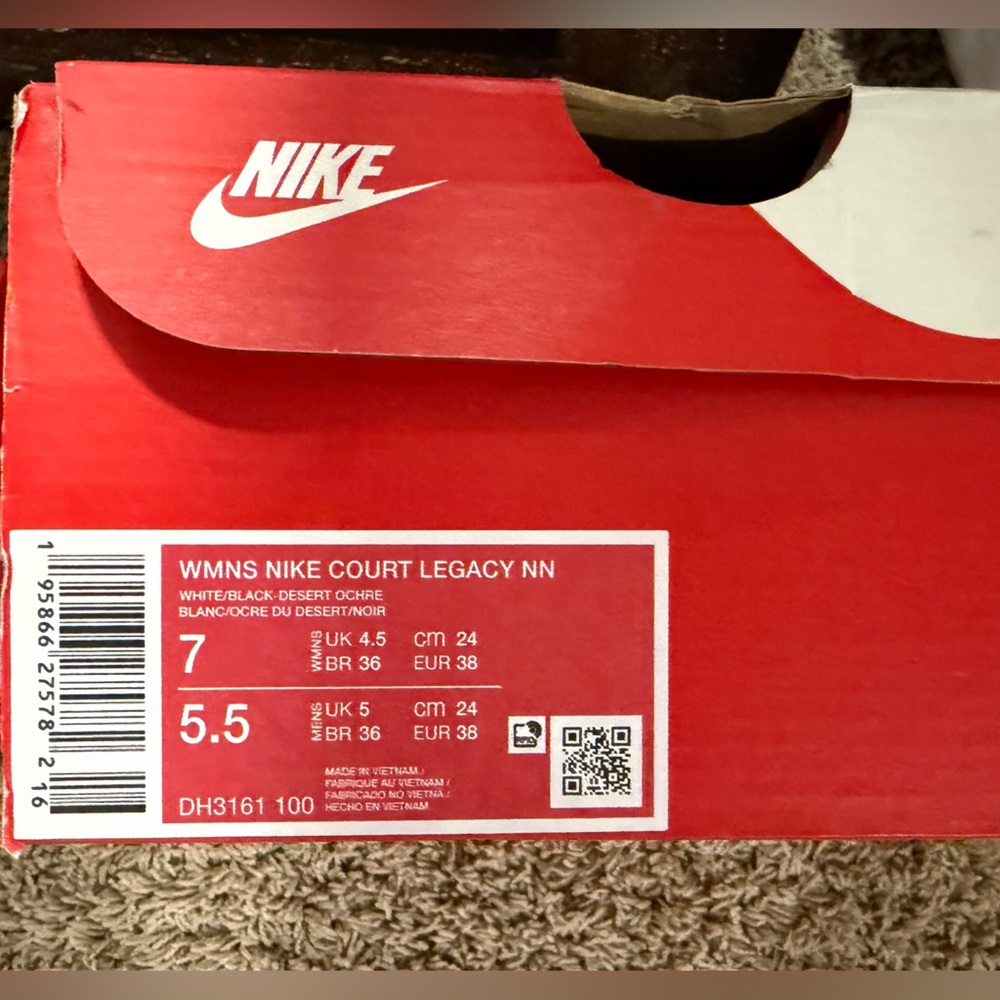 Nike Women’s White and Black Sneakers - Picture 3 of 5
